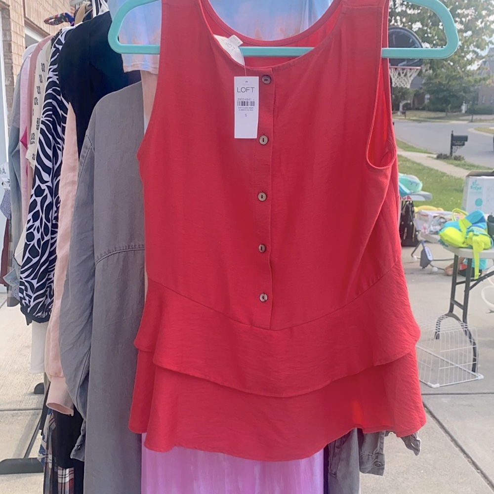 Loft coral top. Never worn. Size small